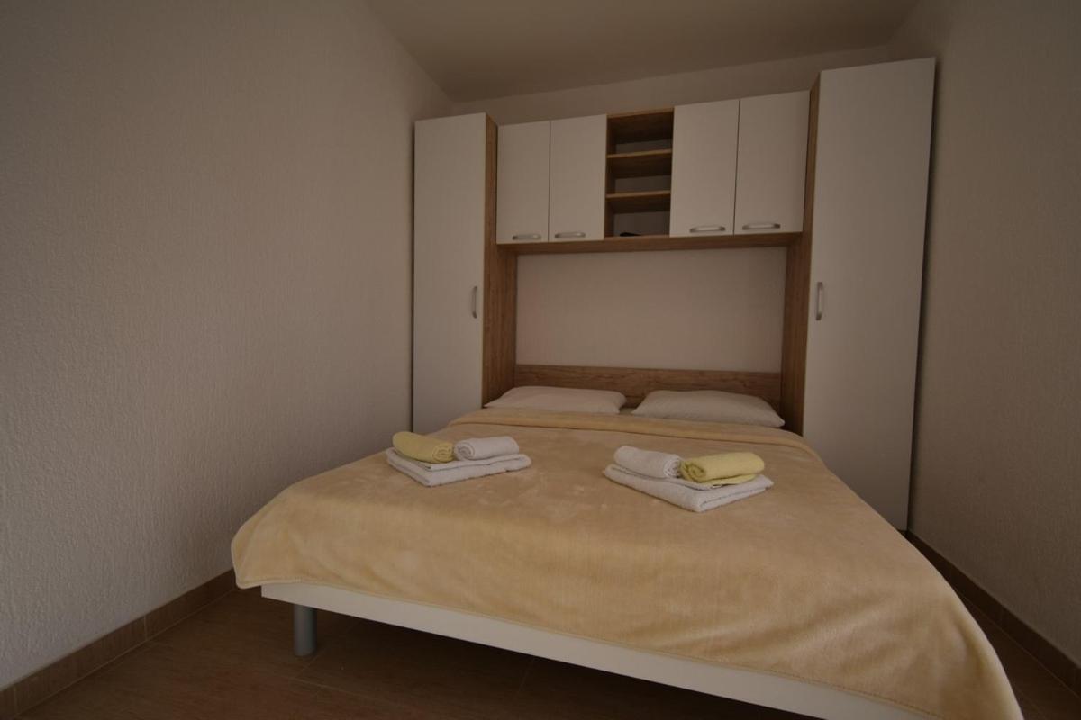 Denjak Apartments Kornić Екстериор снимка