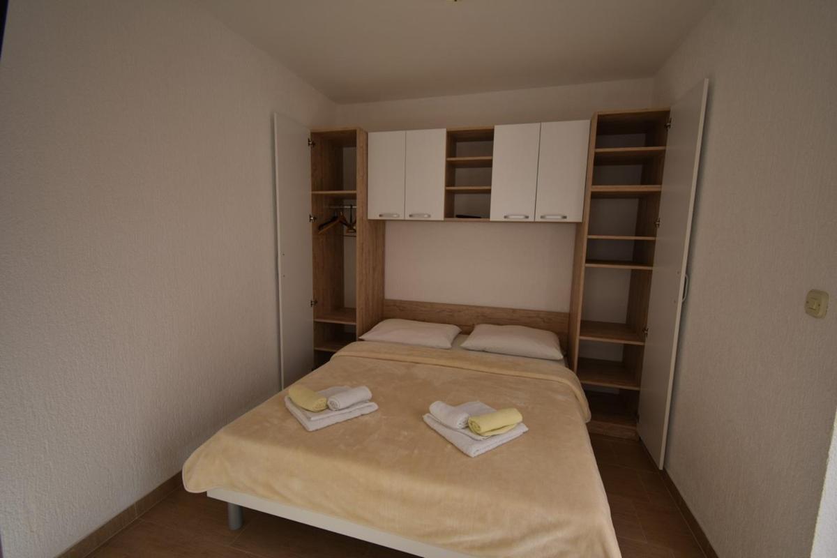 Denjak Apartments Kornić Екстериор снимка
