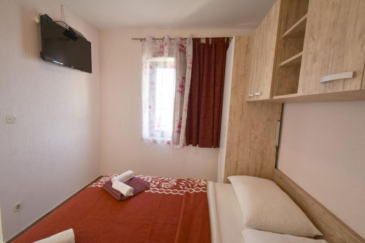 Denjak Apartments Kornić Екстериор снимка
