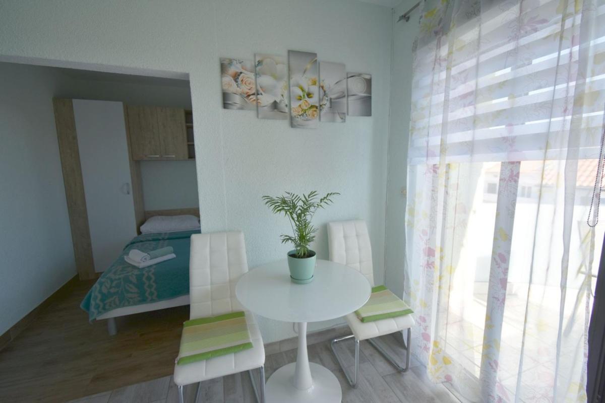 Denjak Apartments Kornić Екстериор снимка